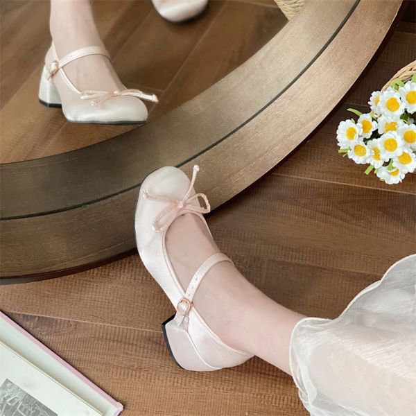Pompa Nuova primavera Autunno spessa scarpe rosa con tallone elegante Lolita Scarpe da college Girls High Heels Fashion Women Sandals