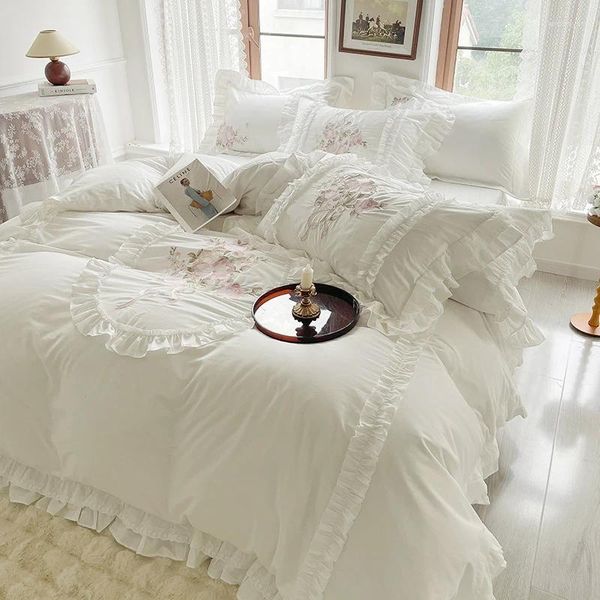 Bettwäsche-Sets, weißes Prinzessin-Set, koreanischer Stil, Blumen-Stickerei, ägyptische Baumwolle, Rüschen, Bettbezug, Bettdecke, Bettrock, Kissenbezüge