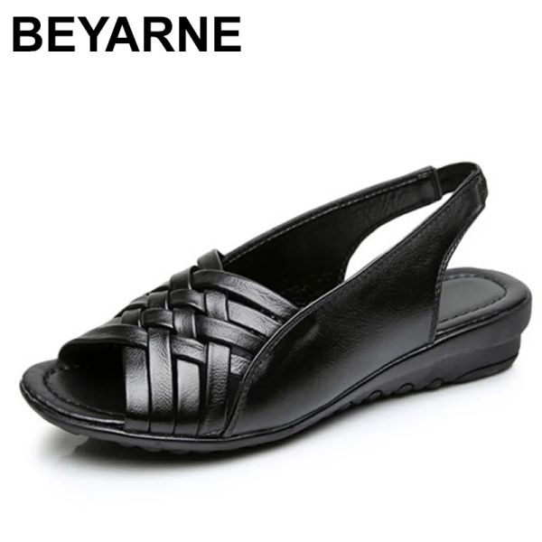 Stivali Beyarne Summer Women Scarpe Donna Guida pelle Sandali piatti a punta di piedi Cedre Sandali casual Sandali Sandali Neri grandi dimensioni