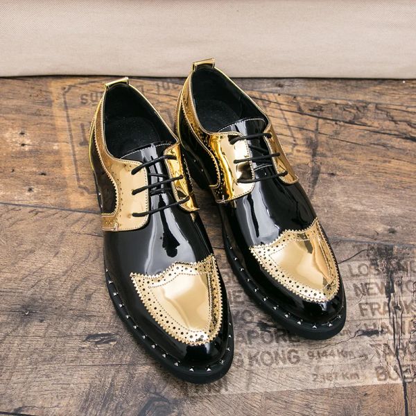 Stivali Scarpe in pelle maschile in stile britannico Fashion Shiny Brogue Scarpe da uomo Gold Sequestro Scarpe da festa di grande dimensione Man Dress Dress Shear