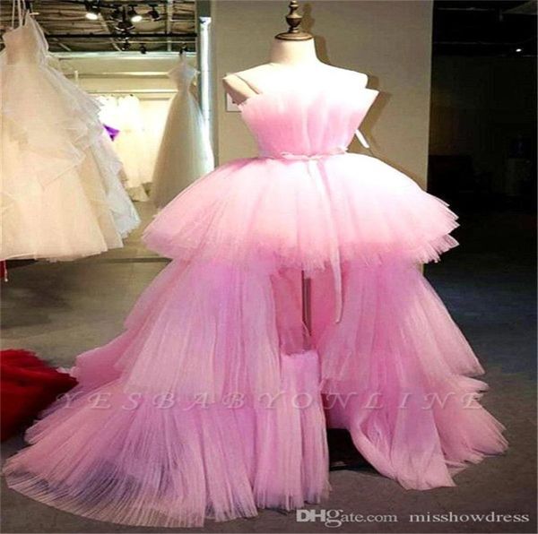 Langes Tutu-Abschlussballkleid aus rosa Tüll 2020, trägerlos, A-Linie, geschichtet, Rüschen, hoch niedrig, Sweep-Zug, Abendkleider1151128