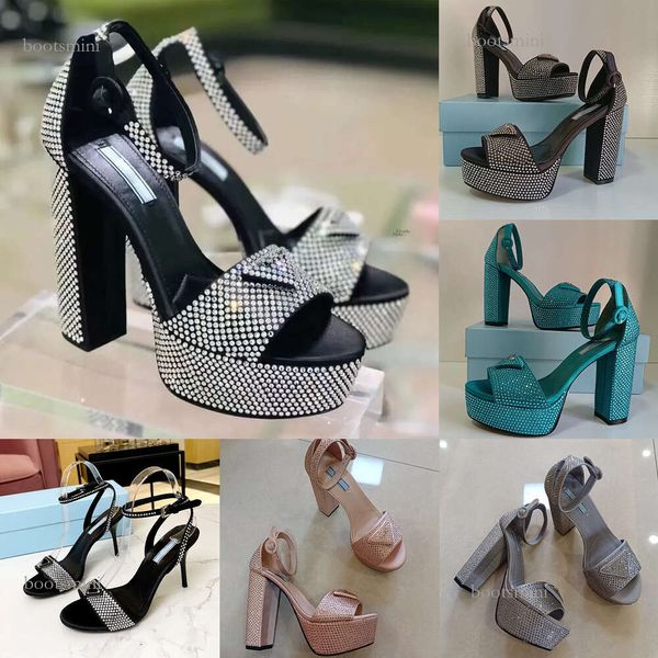 2024 Neue Designer-Sandalen, Strass-Absätze, Damenschuhe, klassische dreieckige Schnalle, verziert, 13 cm hoher Absatz, Designer-Schuh, Plateau-Absatz, Sandale 34–43