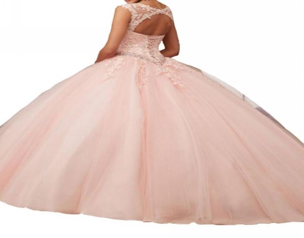 Abiti Quinceanera Colletto rosa con design a rete cinturino posteriore rete multistrato tappetini applicati perline scintillanti posta economica68448909180245