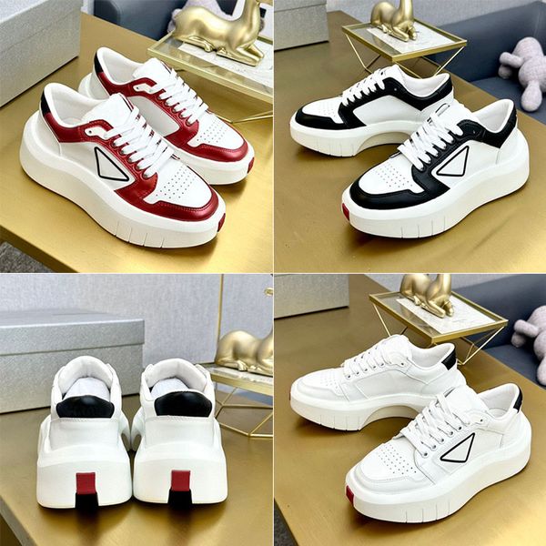 Mulheres Top Quality Sneakers Contraste Cor Couro Superior Homens Chunky Único Triângulo Sinal Borracha Skate Leve Outsole Plataforma Sapatos Casuais