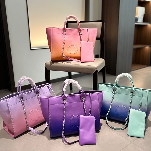 Borsa shopping da spiaggia in pelle ombreggiata da donna di design Francia Marchio di lusso Mamma Borsa da spiaggia sabbiosa Borsa da donna con tracolla a catena in argento Borse a tracolla per vacanze di grande capacità