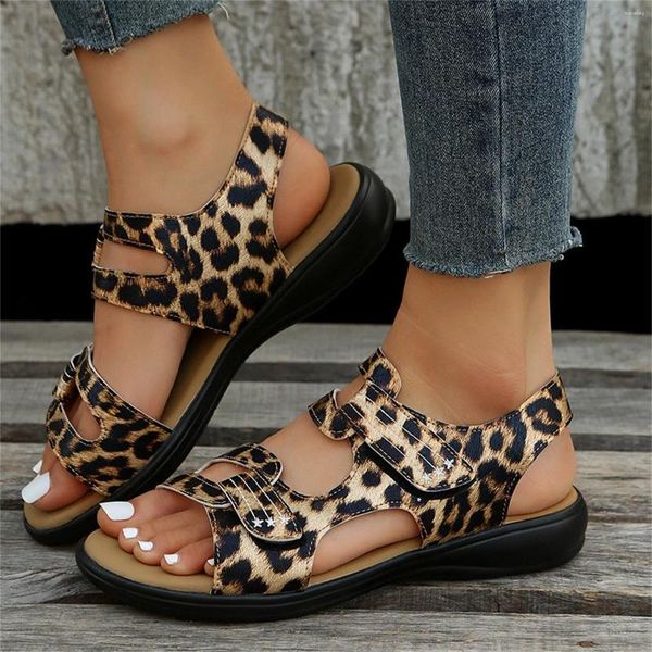 Женские летние кожаные сандалии с леопардовым принтом, пляжная женская обувь на плоской подошве с открытым носком и крючком Sandalias Chaussure Femme