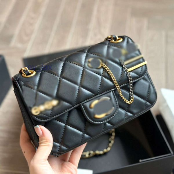 Moda tasarımcı çanta rozeti klasik siyah altın koyun derisi doku inci saç tokası paketi 20x15 katlanır hediye