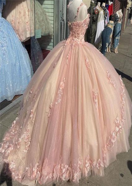 Abiti Quinceanera rosa chiaro Applique floreale 3D Fiori fatti a mano Cinghie di perline Tulle a strati Custom Made Prom Sweet 16 Birthday P9993514