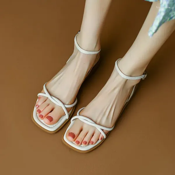 Sandálias Chic Design Mulheres Flats Strap Estreito Casual Sapatos de Verão Branco Couro Fora Calçado Preto Chaussre Femmes Creepers