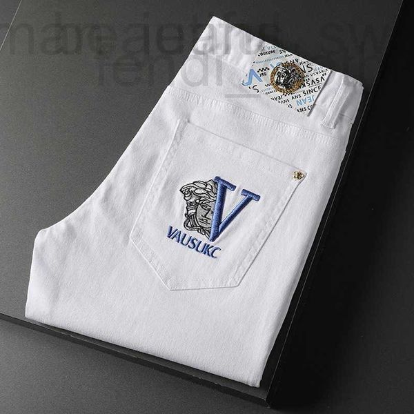 Jeans da uomo firmati Designer Leggero marchio di moda di lusso estivo Pantaloncini di jeans Lavaggio da uomo bianco ricamato versione coreana pantaloni corti sottili versatili PDYY YS7T 3ZSP