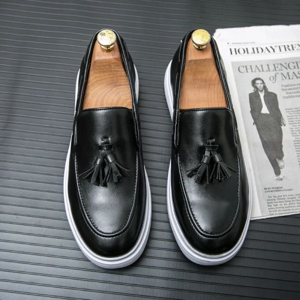 Boots Korean Design Mens повседневная кожаная обувь дышащая скольжение на кисточках черные коричневые квартиры.