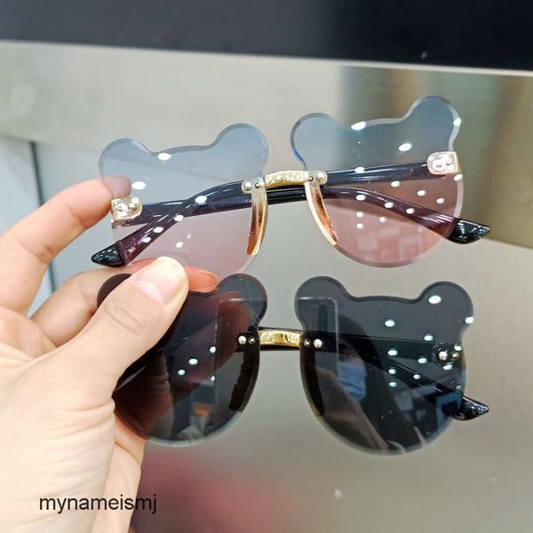 2 Stück Mode-Luxus-Designer-Kinderbrillen-Sonnenbrillen UV-Schutz Jungen- und Mädchenmode niedliche Baby-Bärenohr-Sonnenbrillen Modellieren Fotografie