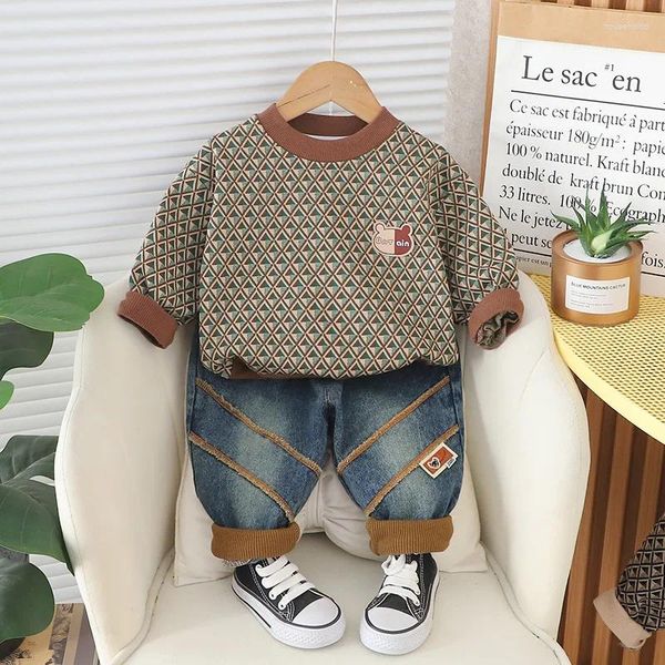 Giyim Setleri Toddler Boys Lüks Tasarımcı Kıyafetleri 2024 Bahar Günlük O yaka kazak Uzun Kollu Tişörtler Üstler ve Pantolon 2 PCS Bebek Erkek Takım
