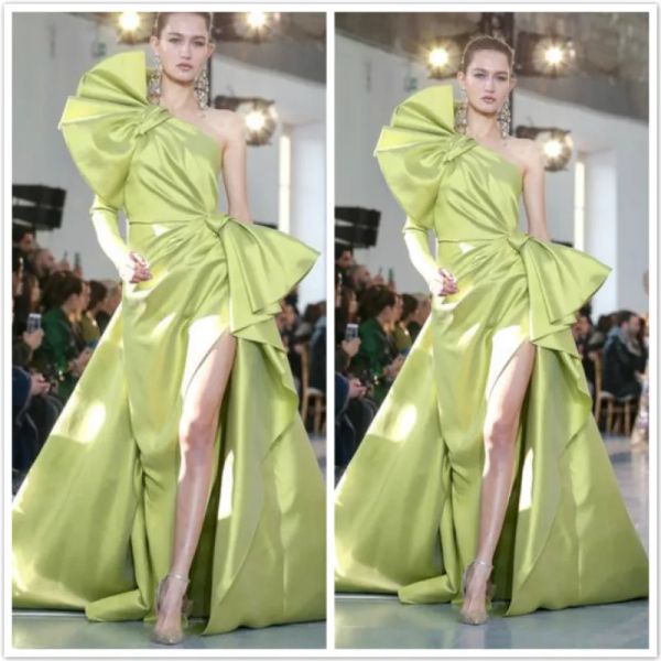 Grüne Ballkleider von Elie Saab, einschultriges, hochgespaltenes Abendkleid, rückenfrei, Laufstegmode-Kleider auf dem roten Teppich