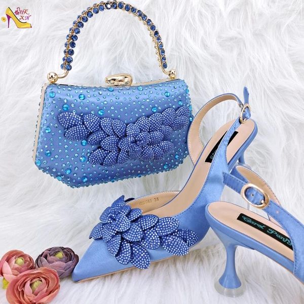 Abendschuh-Stile in Nigeria, himmelblau, modisch, flache High Heels, verschleißfeste und bequeme Blumen mit Strassverzierung