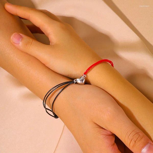 Charm-Armbänder HI MAN-Handgefertigtes Herz-Magnetverschluss-Schwarz-Rot-geflochtenes Paar-Armband Einfaches Jubiläumsliebhaber-Geschenkzubehör Zweiteilig