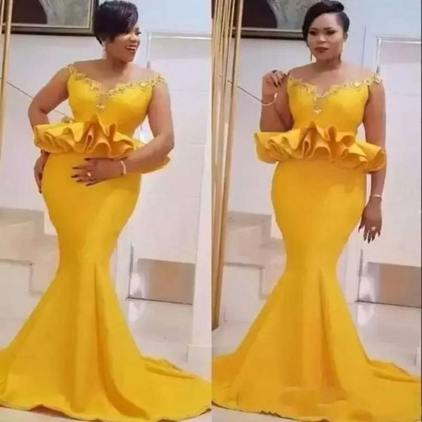 Hellgelbe Meerjungfrau-Abschlussballkleider in Übergröße, Satin, Rüschen, Schößchen, Abendkleider, Aso Ebi, Sweep-Zug, formelles Partykleid