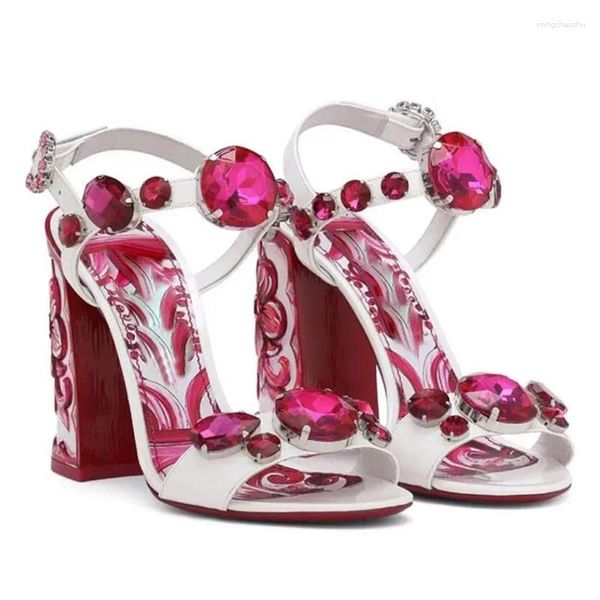 Сандалии в богемном стиле цвета фуксии с драгоценными камнями и кристаллами на блочном каблуке с цветочным принтом и стразами, женская отпускная обувь с открытым носком