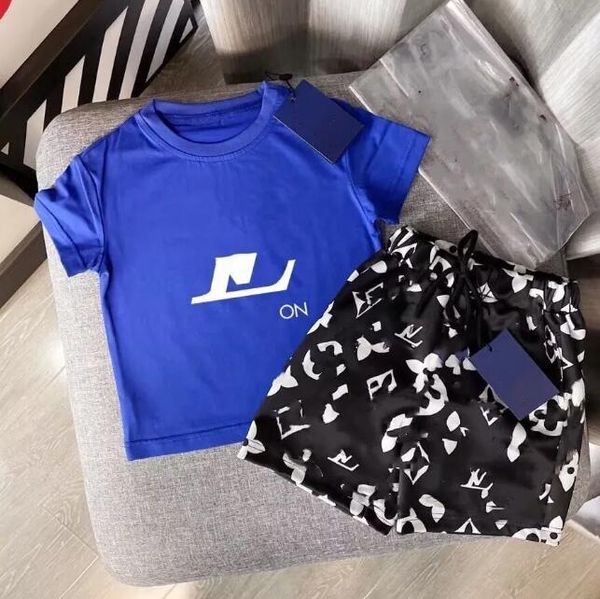 Roupas de bebê Camiseta Crianças Designer Set Kid Define Criança Roupas 1-15 Idades Menina Menino Camiseta 2023 Luxo Verão Shorts Manga Com Letras Tags Clássico