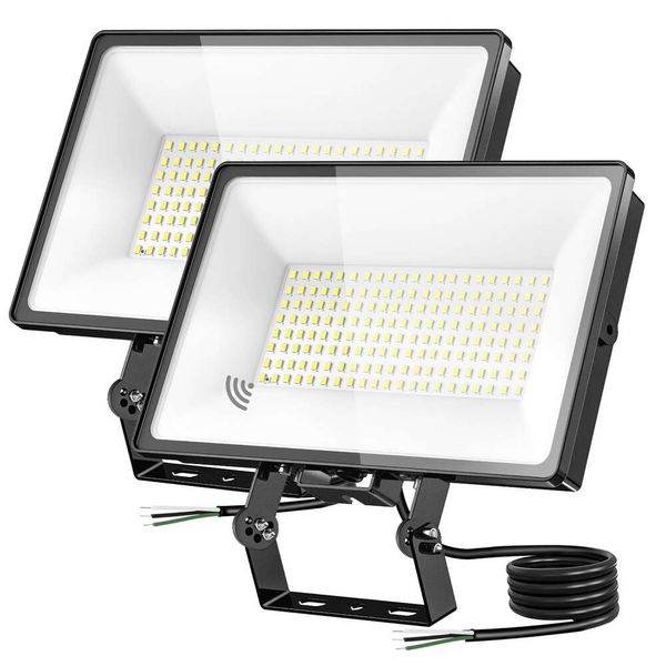 Pacote com 2 luzes LED de 150 W para exteriores, iluminação Brighess ajustável de 15000lm do crepúsculo ao amanhecer com sensores fotoelétricos, luzes de inundação externas à prova d'água IP66, 6500K