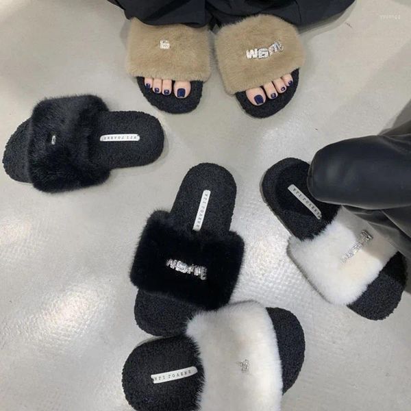 Hausschuhe Winter Für Frauen 2024 Outdoor Casual Fuzzy Metall Dekoration Weibliche Flip-Flops Flauschigen Rutschen Damen Weiche Plüsch