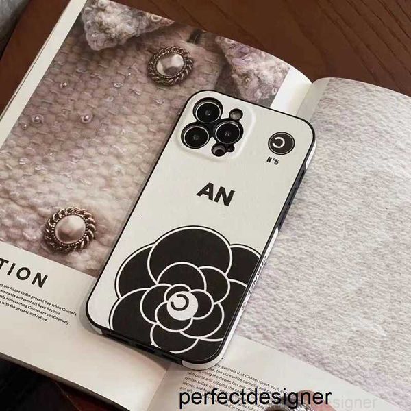 Custodia per cellulare con fiore di design per donna Iphone 14 Promax 13pro 12 Custodia a fiore classica Custodia per cellulare di lusso con lettera C Cover posterioreXW1L