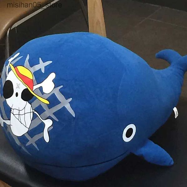 Bambole di peluche 42 cm Fornitura regalo di moda di alta qualità Una bambola di peluche Labulabang Cappello di paglia Logo pirata Whale Island Giocattolo di riempimento Q240322