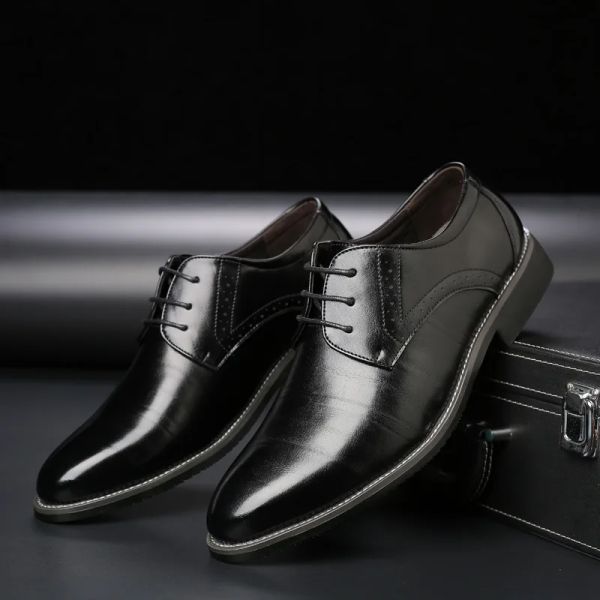 Stiefel Männer Oxfords Schuhe Britische schwarze blaue Schuhe Leder handgefertigte komfortable formale Kleidermänner Flats Space Bullock Business Shoes Schuhe
