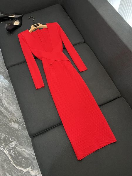 2024 Spring Red Festidfarbs Stifte Kleid Langarm V-Ausschnitt Däpste Reißverschluss Midi Casual Kleider O4M211001