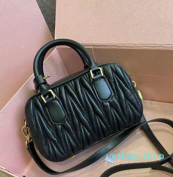 Mulheres designer muito bonito bolsa de ombro de couro real menina moda mensageiro sacos bolsas bolsas dia embreagens 2024 nova pele de ovelha bowling totes