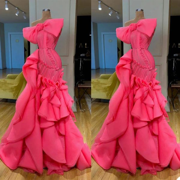 Arapça Dubai Eşsiz Tasarım Denizkızı Gece Elbise Straplez Katmanlı Etekler Ruffles Parti Önlükleri Kırmızı Halı Moda Prom Quinceanera Elbise