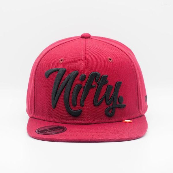 Bola Caps Nifty Snapback Cap Vinho Tinto Bordéus 3D Bordado Flat Brim Beisebol Alemão Street Car Inspirado Marca Headwear