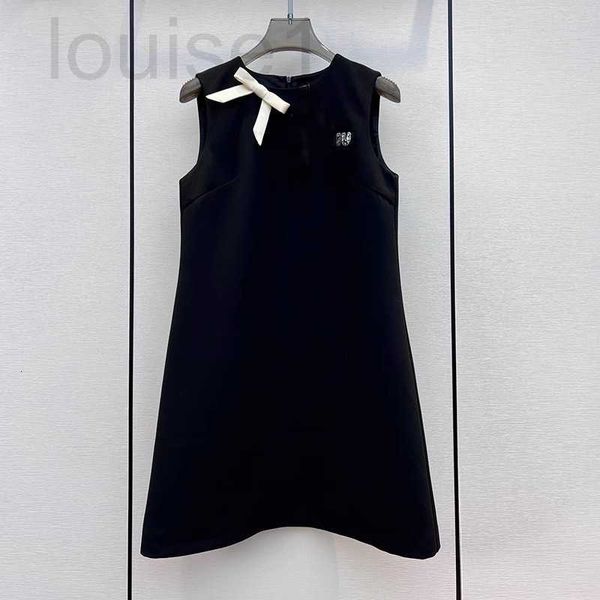 Vestidos casuais básicos designer marca verão novo diamante incrustado carta miu preto sem mangas saia evasê, celebridade slim fit design, vestido de gravata borboleta q4l7