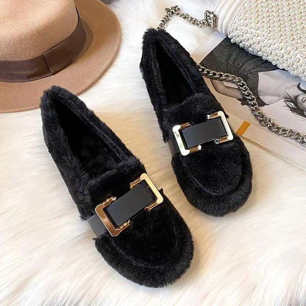 Lässige Schuhe Winterfrau Brand Designer Metallschnalle Fell Flats runde Zehen Baumwoll gepolsterte Moccasines Frauen auf Slebenden große Größe 43 rutschen