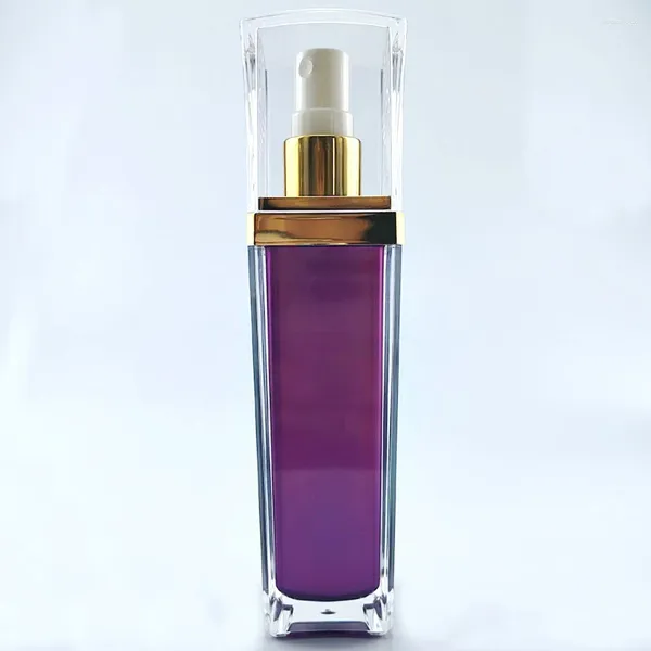 Vorratsflaschen 80 ml120 ml Kapazität Quadratische Form Lila Farbe Acrylmaterial Nachfüllbare Spray-Parfümflasche mit Sprühpumpe