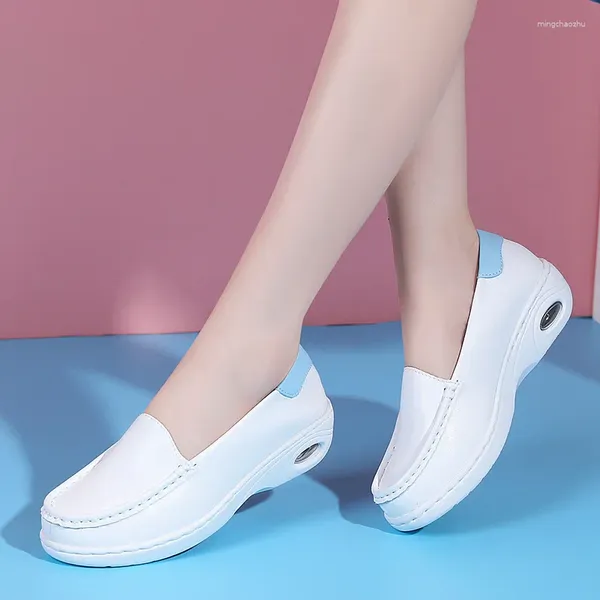 Sapatos casuais femininos outono e inverno almofada de ar solas macias grosso pequeno salão de beleza branco