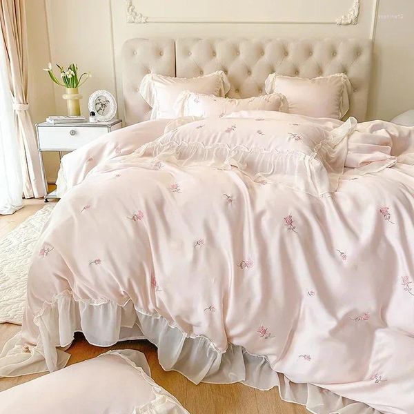 Conjuntos de cama Rosa Estilo Francês Princesa Conjunto Rosa Bordado Rendas Ruffles Lyocell Tecido Macio Sedoso Duveta Capa Cama Folha Fronhas