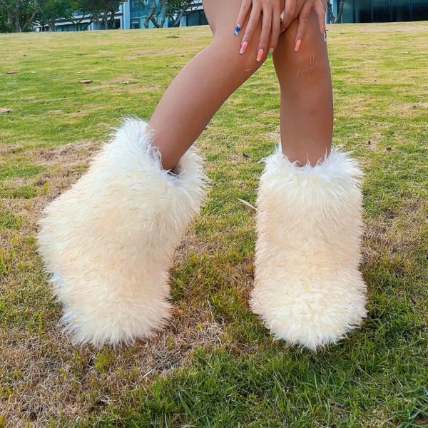 Stivali 2023 Donne invernali Fuffy Fluffy Furry Furry Stivali da neve femminile Midcalf comodi stivali di cotone sexy da donna scarponi da neve da sciogeni