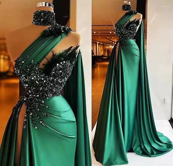 Vestidos de festa sexy cetim verde sereia baile halter sem mangas apliques pena alta fenda lateral mulheres formal pageant vestidos