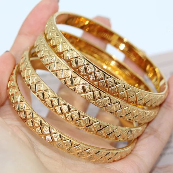 18K Dubai Renk Bangles Kadınlar için Altın Kaplama Hint Afrika Sert Bilekler Cazibe Düğün Etiyopya Arap El Takı Lüks 240307