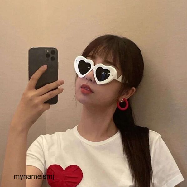 2 pezzi Fashion designer di lusso V love Occhiali da sole alla moda 2022 nuovo stile Yu Shuxin net Occhiali da sole rossi modellanti occhiali a forma di cuore di pesca