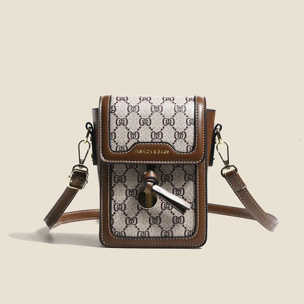 Loja atacado sacos de designer bolsa de ombro celular 2024 nova carta popular o versátil e elegante nicho móvel elegante crossbody feminino