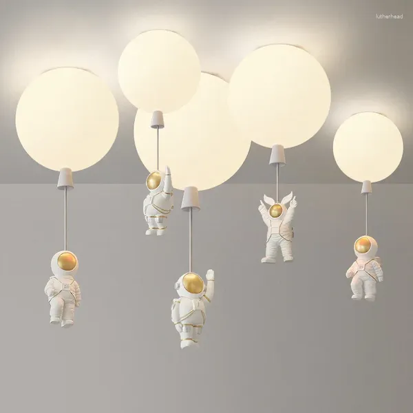 Luzes de teto nórdico dos desenhos animados astronauta decoração do quarto das crianças lâmpadas led criativo balão acrílico corredor café bar lâmpada pendurada