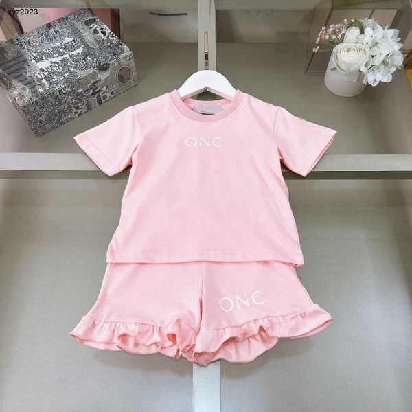 Moda Bebek Giysileri Güzel Pembe Kısa Kollu Set Çocuk Trailtsits Boyut 100-140 cm Yaz İki Parçalı Set Kızlar Tişört ve fırfır şort