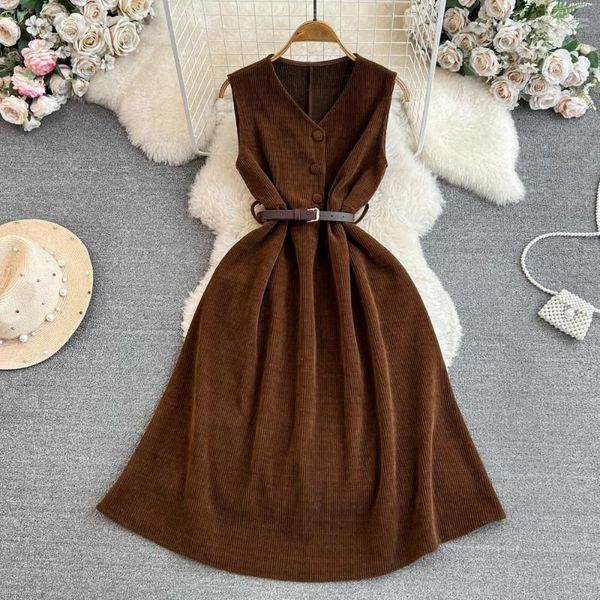 Lässige Kleider V-Ausschnitt Trägerkleid Damen 2024 Herbst / Winter Korean Sytle Sweet Mid Länge Weste Taille Slim Cord A-Linie Gürtel