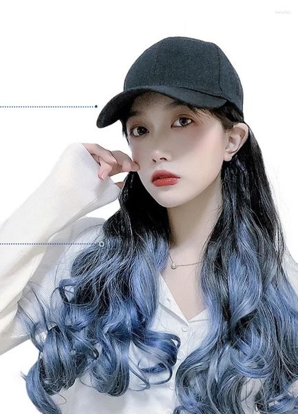 Berretto da baseball nero da donna alla moda con capelli blu ricci lunghi