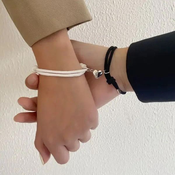 Braccialetti con ciondoli 2 pezzi Colore Nero Bianco Corda a mano Amore Coppia magnetica Buon amico Fratello Festa Studente Viaggio Moda Elegante Argento Mul