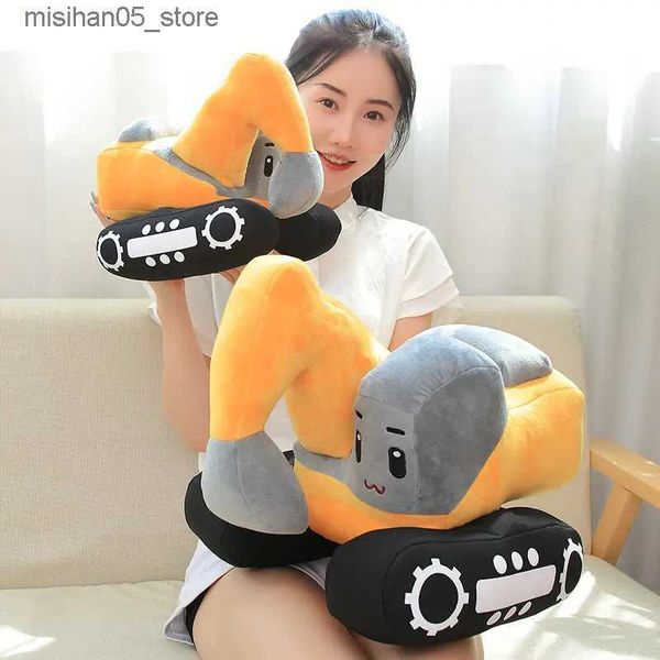 Peluş Bebekler 26/38cm Yeni Yaratıcı Excavator Peluş Oyuncak Dolgulu Yumuşak Makine Yastığı Bebek Kawaii Ev Dekorasyon Erkekler ve Çocuk Doğum Günü Hediyesi Q240322