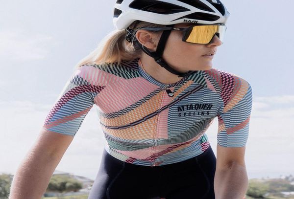 Attaquer feminino o dia todo caleidoscópio camisa de ciclismo EQUIPE roupas de corrida feminina camisa de equitação de bicicleta colorida manga curta wear5980571