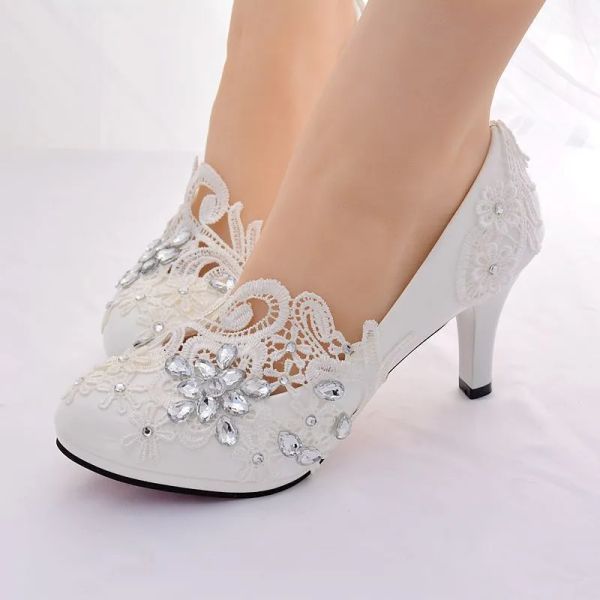 Pompe Scarpe da sposa bianche in cristallo sposa Scarpe con tacchi alti donne 2023 scarpe da festa a sfera di Diamond Princess Zapatos Tacon Mujer